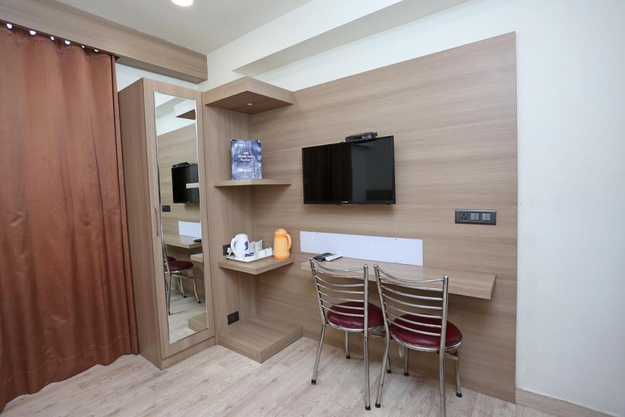Capital O 5663 Gs Inn Chinhat エクステリア 写真